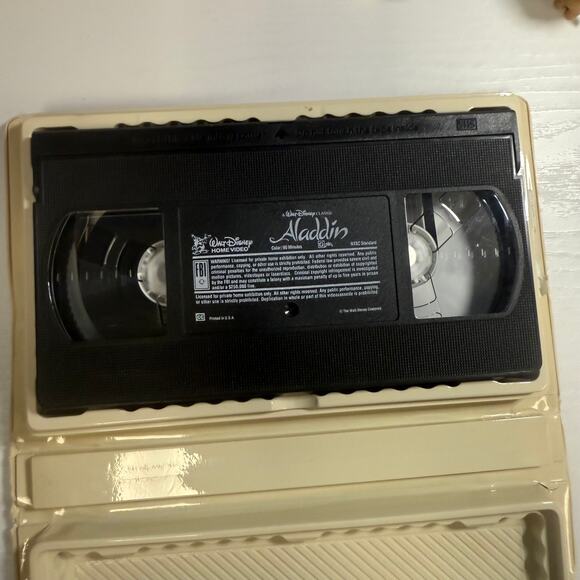 Aladdin VHS 1993 Walt Disney Classic Clamshell – Tested, Works Great - Picture 3 of 3